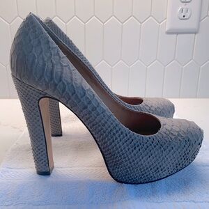 Pour La Victoire Irina II Platform Pumps. Gray Embossed Snakeskin. Size 10. EUC.